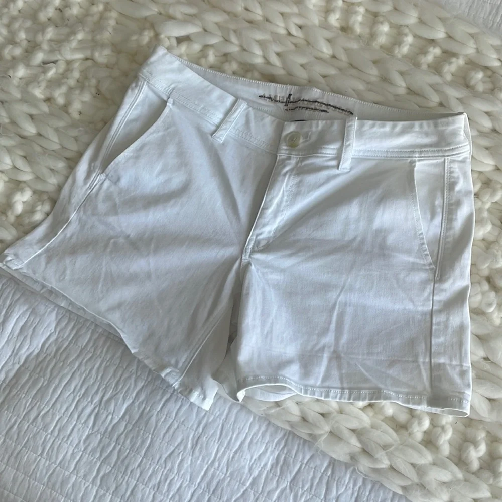 American Eagle white shorts stretching size 8 - Picture 1 of 7